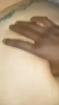 Bbc de quatro martelando dedilhando meu cu