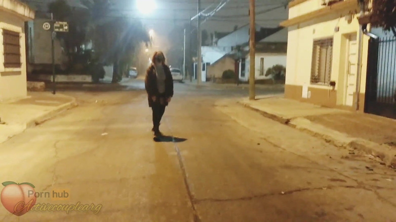 Activecouplearg: Прогулка по следам поезда Хилейт Aires с обнаженными грудастыми засветил незнакомцев на публике