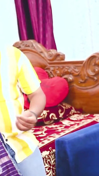 Bhabhiji MILF desi bertetek besar berkongkek dengan abang ipar apabila suaminya tiada di rumah ( audio hindi )