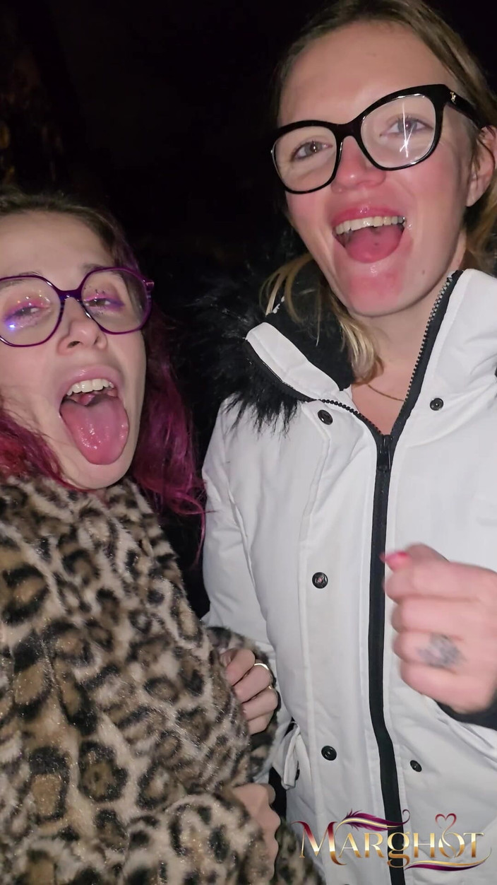 Sexymarghot: Exhib Annecy mit Magdalena Medusa: Wir saugen meinen Freund zusammen...