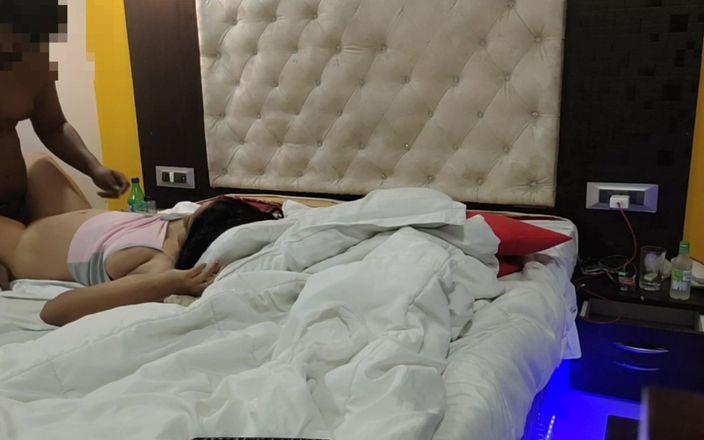 Trisha Hotness: Trisha骑乘大鸡巴扩张器硬操逼印地语谈话