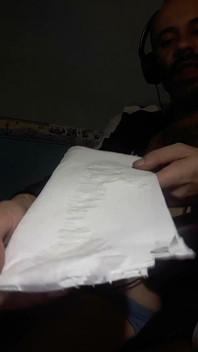 Mijn eerste striptease voor jullie; Het bevat ook een cumshot met trillingen op het puntje van mijn pik totdat ik klaarkom