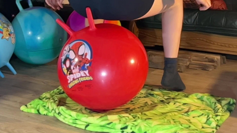 BeachBallsDuo: Kırmızı hopperball'da zıplıyor - pop yok 