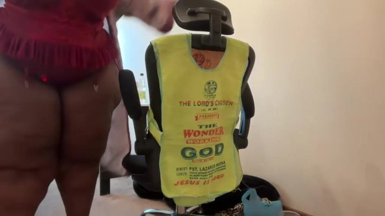 Legendary Booty Overdose: Stillende bBW MILf stripteieren &amp; masturbieren