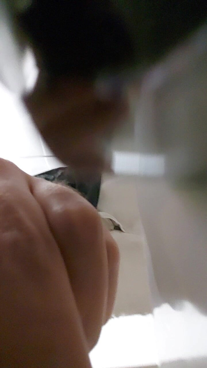 CosmicKastaway: Đi tiểu và vuốt ve tại một nhà tiểu