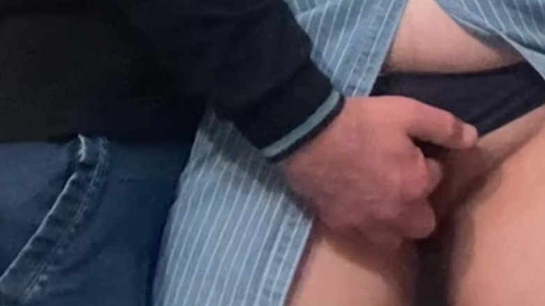 Niki studio: Batran Pervers Masturbeaza Pizda Cu Degetele in Metrou