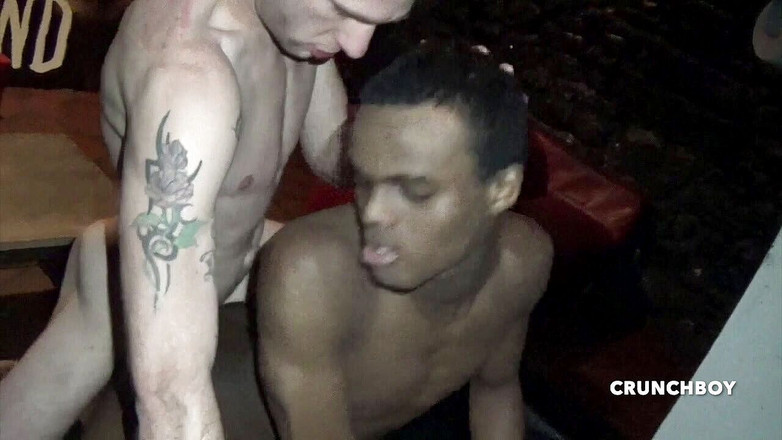 Gaybareback: 黒檀ふしだらな女はギヨームウェインによって生ハメ犯さ