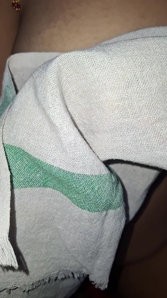 horneySonu: Sonu muschi rasieren