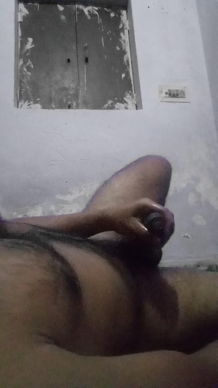 Raaz26d: Un Indien se masse avec de l’huile et masturbe sa...