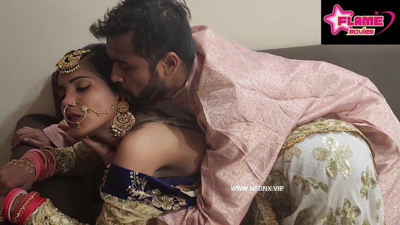DesiHeat Studio: Desi indienne sexy, bhabhi sexy, sexe hardcore avec un garçon...