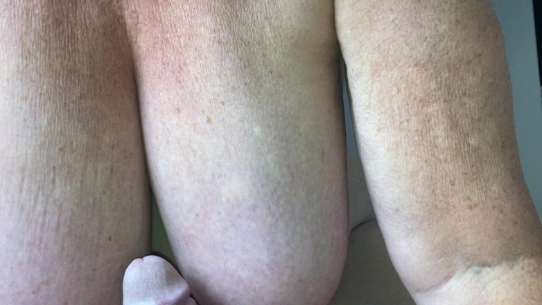 Mr MF: Bà già chân cho một chút titty wank