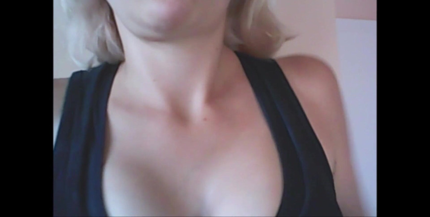 savannahamatoriale: Exhibitionist and Horny, Show Her Holes Very Close and Pleases...