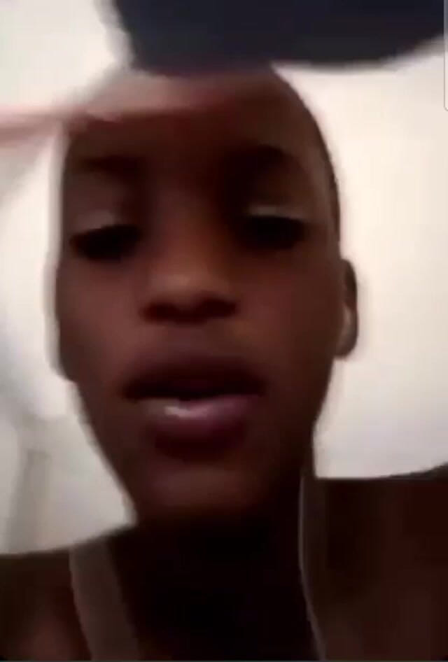 Me and my new slut: Темношкіра збуджена дівчина мастурбує зі своїм коханим під час відеодзвінка, вона сквіртує