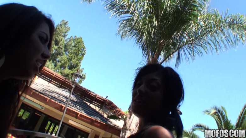 Real Slut Party: Real Slut Party - Trim Amia Miley provoca Phoenix Askani, J...