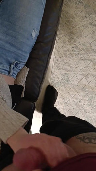 Nahaufnahme arschmassage und muschi fingern in jeans