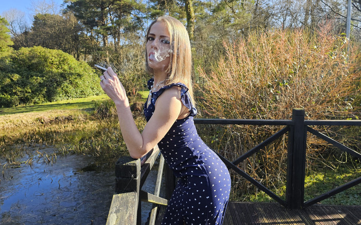 April Paisley: Kouření u jezera Shag