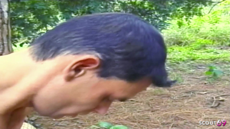 Shemale TS Collection: Kerel neukt blonde magere shemale op eerste date buitenshuis