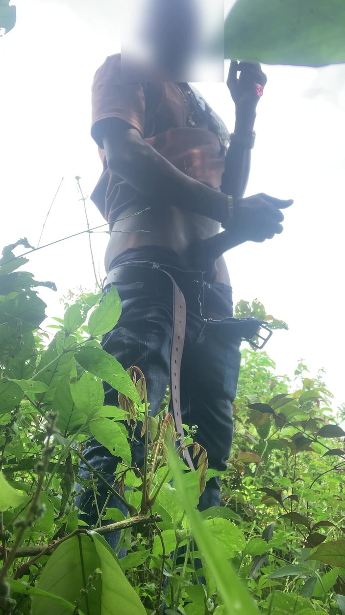 Dickass3x: Schnelles abspritzen nach einem langen spaziergang im wald