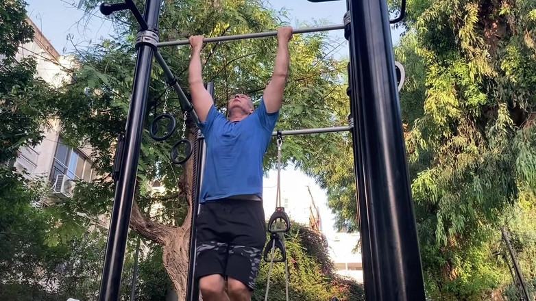 Alex Igogo: Mă voi pompa și du-te la masturbare.