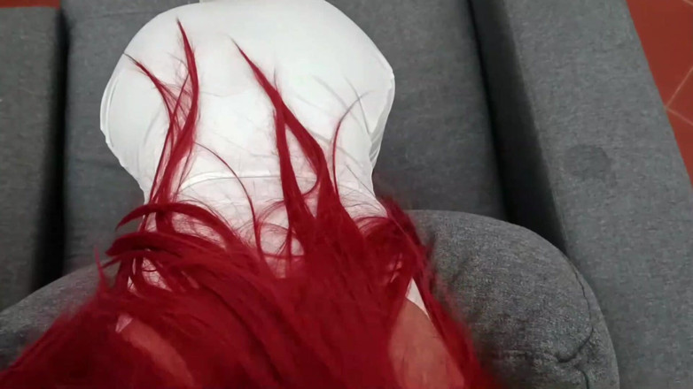 LauraOnHeels: MILF si vezme penis do pusy a vystřelí se, celé...