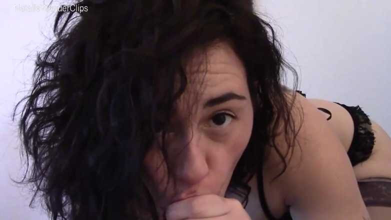 Natalie Wonder: Ta copine excitée et très fertile veut ta semence puissante...