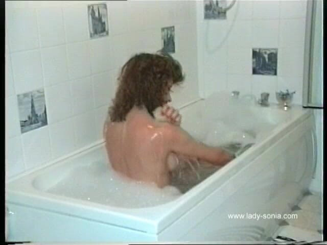 Lady Sonia: In der badewanne