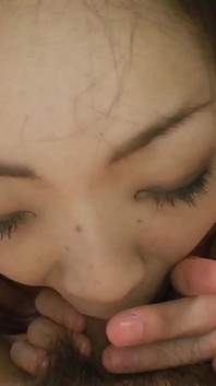 Moje milenka, podvádějící děvka narozená v Japonsku se spoustou vlasů na kundičce a brunetka se ráda nechává penetrovat do kundičky