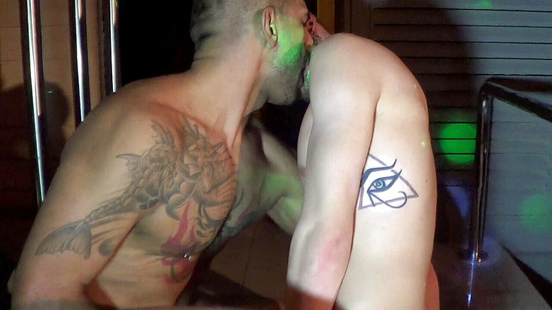 TWINKS TWINKS TWINKS: Twink Perancis Jahat dikongkek keraw oleh Leon xxl