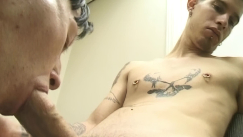 Gaylicious: Flexible madura con garganta profunda propia palpitante hasta goteando semen