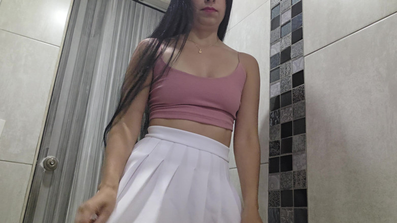 alexia twerk videos: Bílá sukně zkouší na haulu