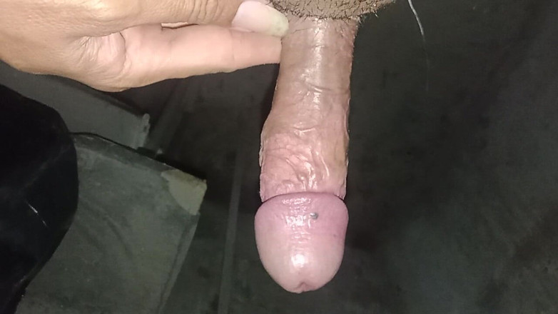 Piolo Alberto: I'm Playing My Cock Then I Pee on Sink