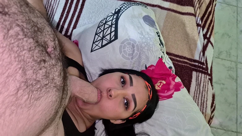 Pikaa6: 在见到我之前，我给我的女朋友提供了一个作为一个婊子和操逼很多男人的艰难时间