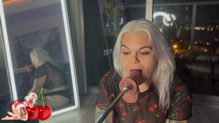 CherryBombBomb: Primeira vez na garganta fodendo na máquina de foder