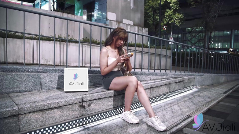 AV Jiali: Ranako seksi bir üniforma giyiyor ve internet randevusunu sikiyor