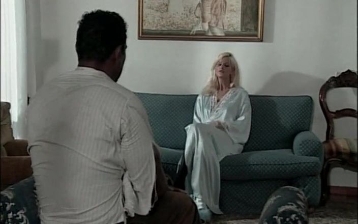 Black Sinner: Cette blonde magnifique à gros nichons adore les grosses bites dans...