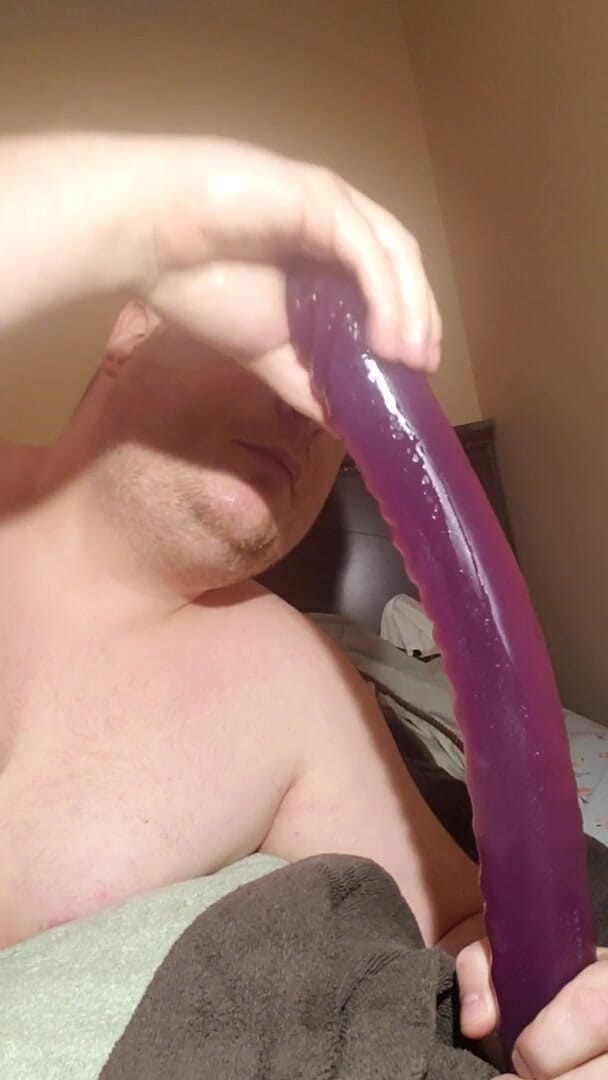 Charlieboy69: Derin gırtlağına kadar sikiş dildo