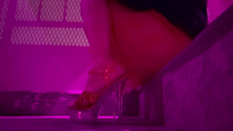 Artemisia Love: Italská sexy milfka Artemisia Love nosí sexy spodní prádlo a...