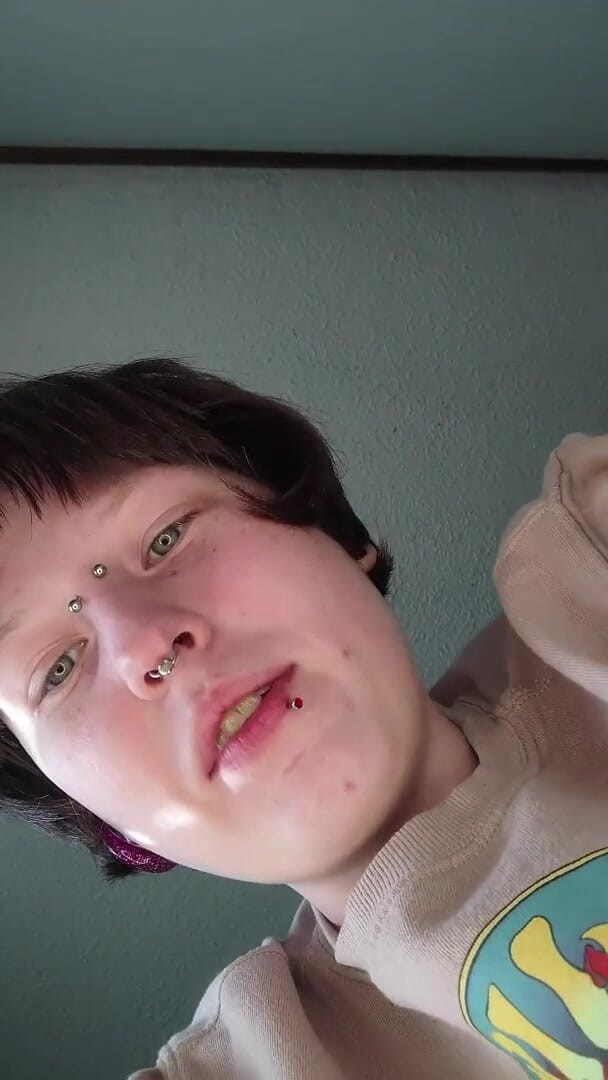 Lori Critter: Lori Critter siadanie na twarzy POV