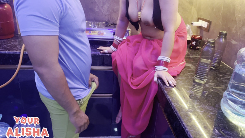 Your Alisha: Cette tatie voisine excitée a besoin d’une bite dans sa...