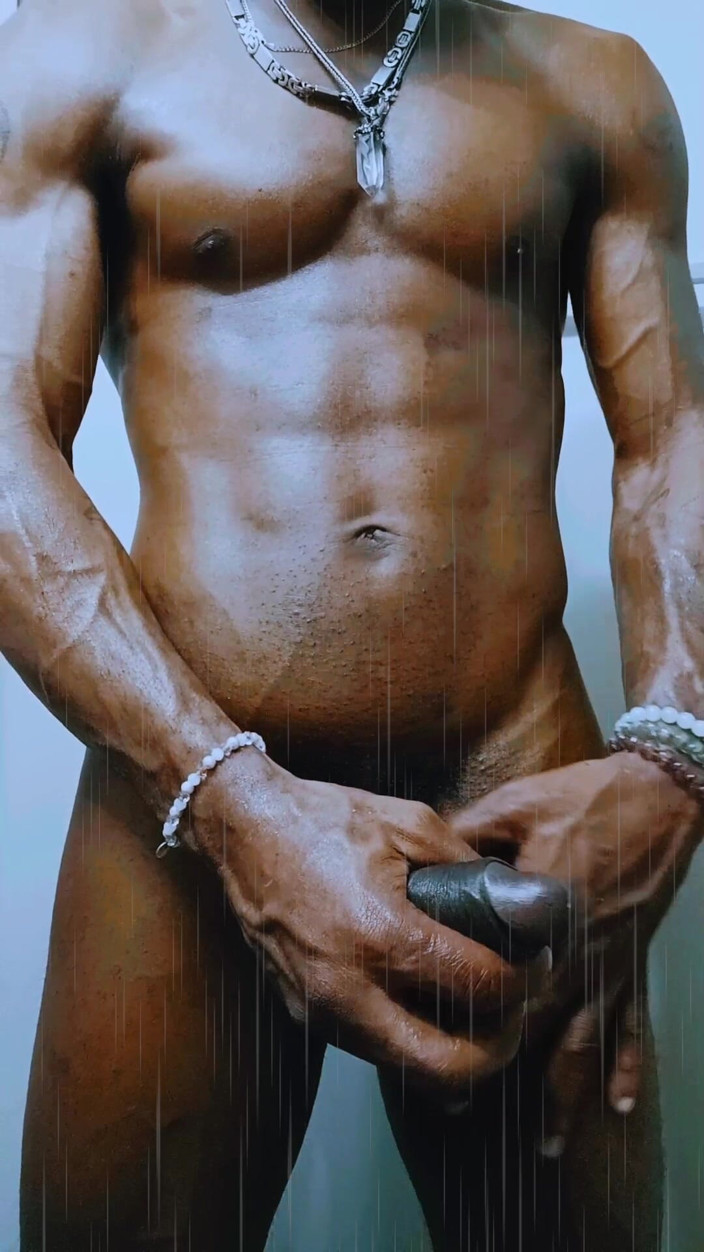 jamaicanbigdick: Büyük siyah yarağımı yağlıyorum