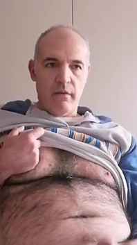 Ma bite bien dure aime beaucoup la masturbation