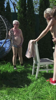 Voyeur děda sleduje, jak šukáme do zadku