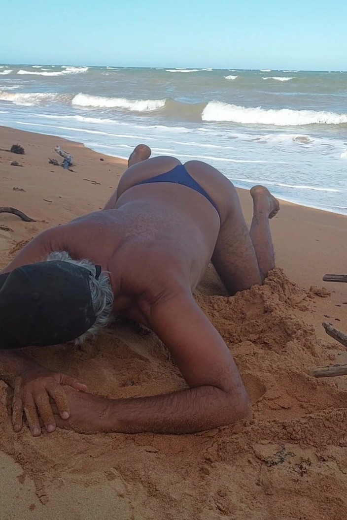 Ladysilvas: Ladysilva v bikinách na pláži, jaký sexy zadek