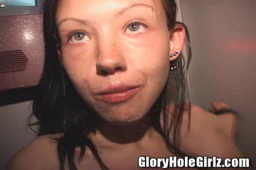 Glory Hole Girlz: Sevimli akne yağ kaltak sperm siyah yarak emiyor çok glory hole...