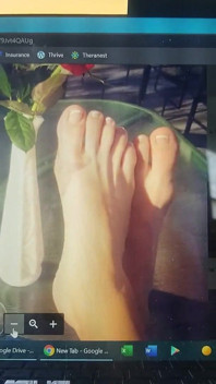 후장 대물 자지 예쁜 샌들을 신고 바이브레이터