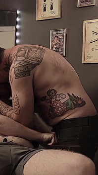 Dirty Barber Gives Bear More Than Just a Haircut!