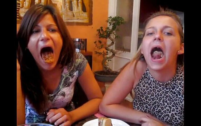 Solo Austria: Melady et Cindy mangent