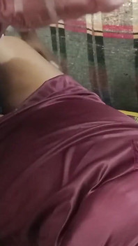 Tamilisches mädchen heiß fickt muschi hart zu hause im nachtkleid, große möpse drücken, abspritzen muschi