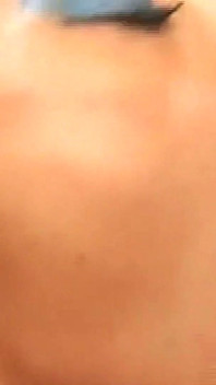 Fiona sempre adora ver como eles reagem às suas meias vermelhas e especificações de tatuagem.
