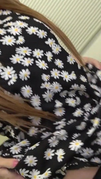 10 ragazze comuni che sono dilettanti ma sono estremamente eccitate dalla masturbazione con dildo